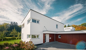 einfamilienhaus mit holzfassade in weiss lifestyle house gmbh img7df180f20c658699 14 6800 1 5ad2b4e